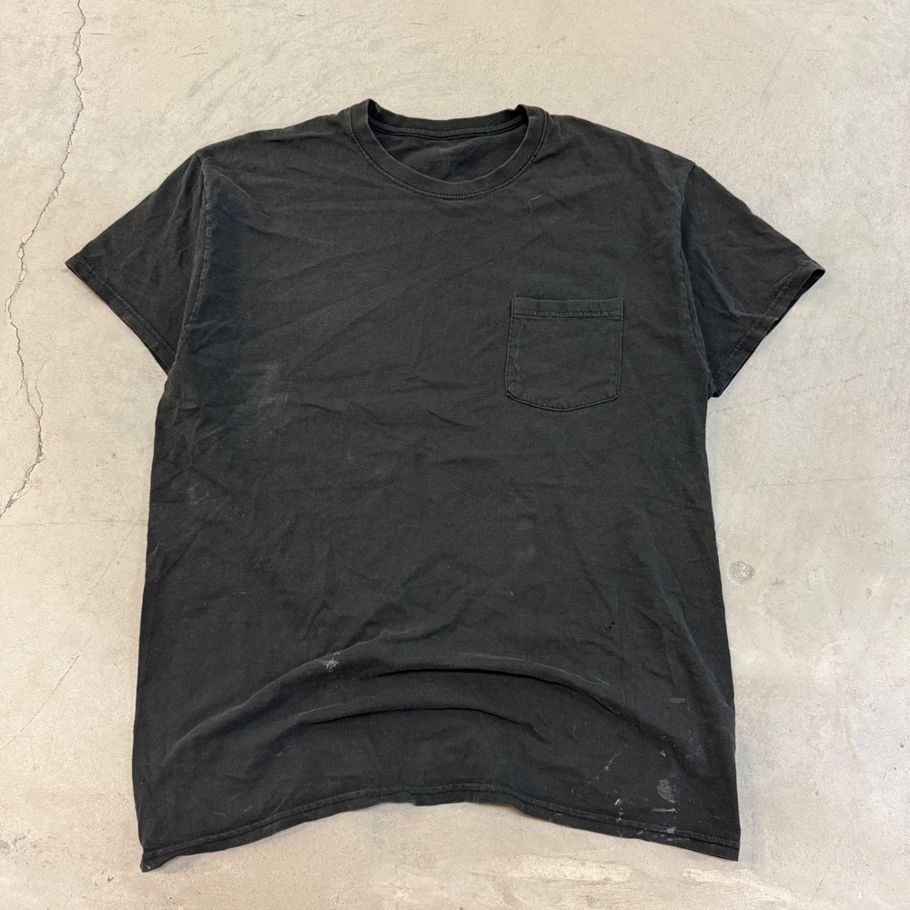 2000s y2k black blank pocket tee